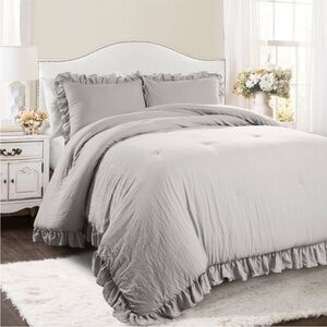 3pc Full/Queen Reyna Comforter & Sham
Set Light Gray